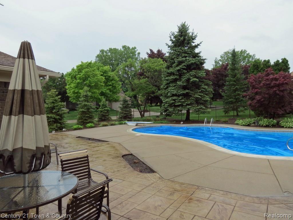 300 Lake Forest Road Rochester, MI 48309 - Photo 10 of 44 pool3.jpg