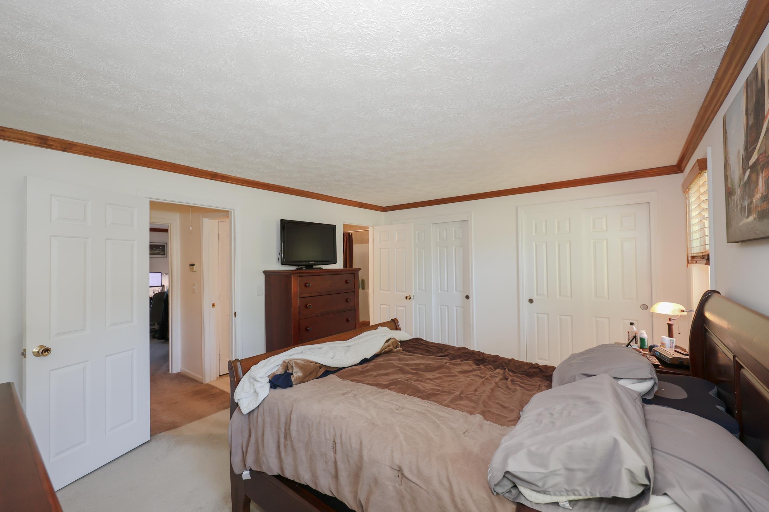 267 Winding Pond Road Londonderry, NH 03053 - Photo 15 of 34