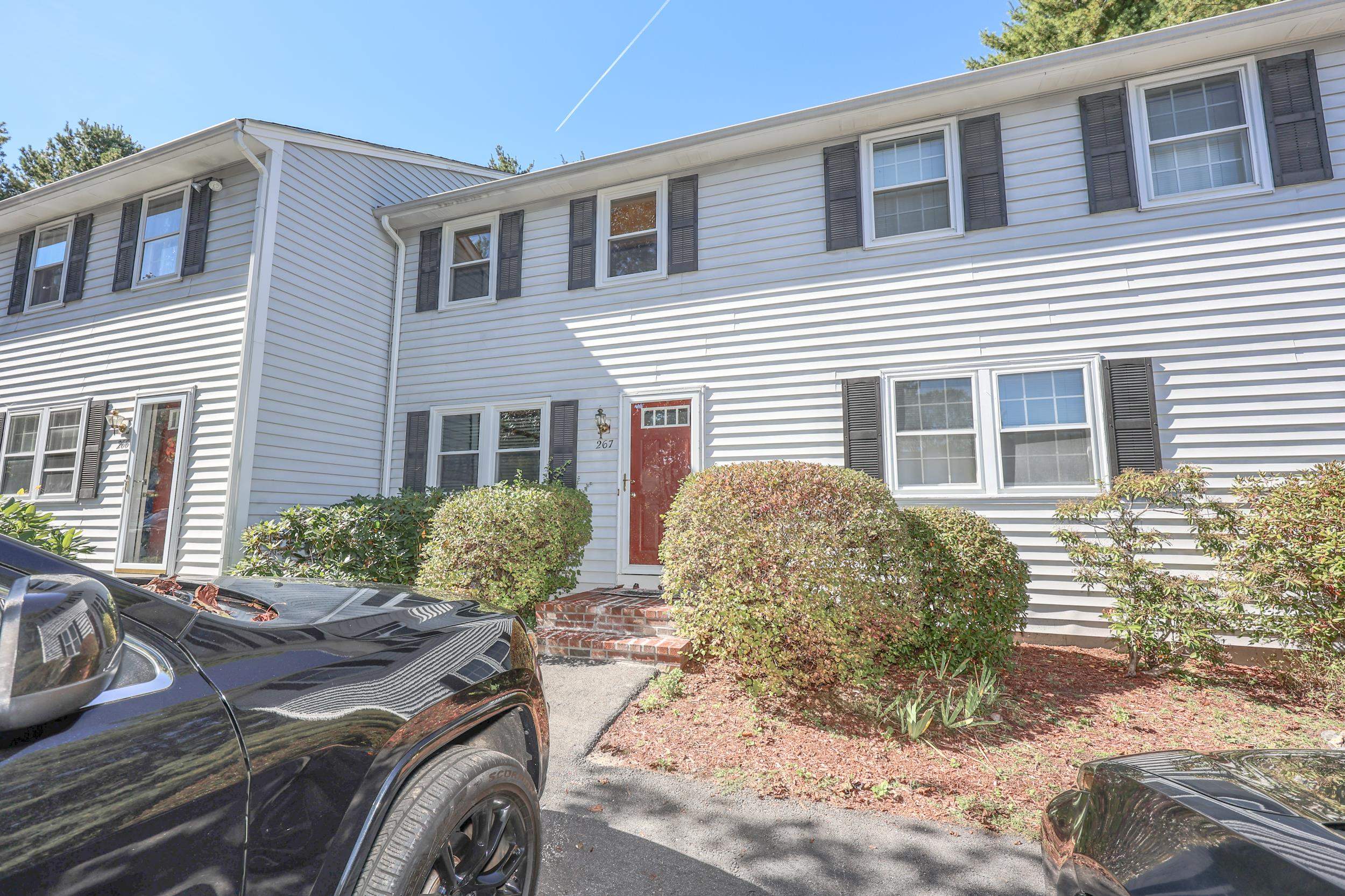 267 Winding Pond Road Londonderry, NH 03053 - Photo 2 of 34