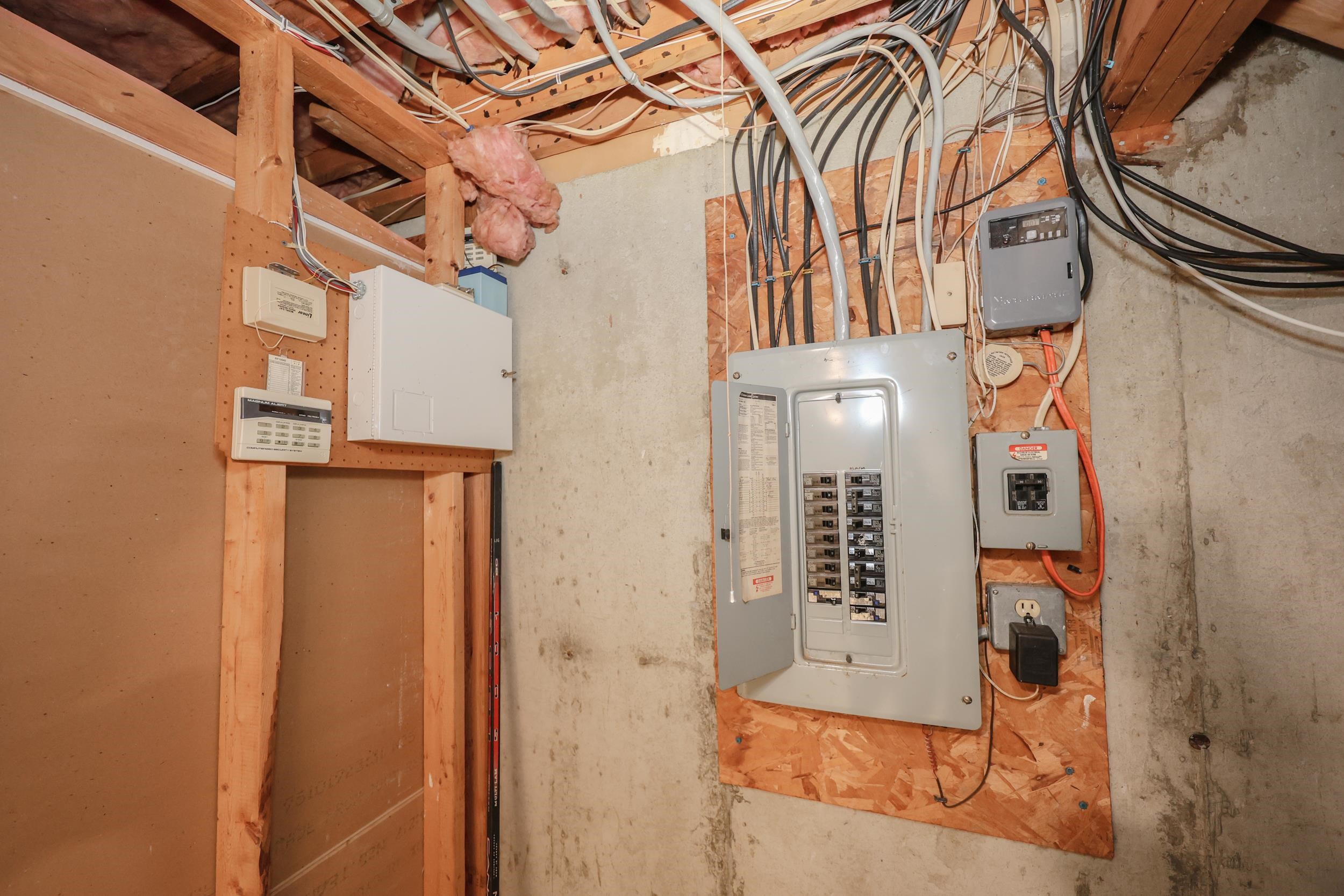 267 Winding Pond Road Londonderry, NH 03053 - Photo 27 of 34