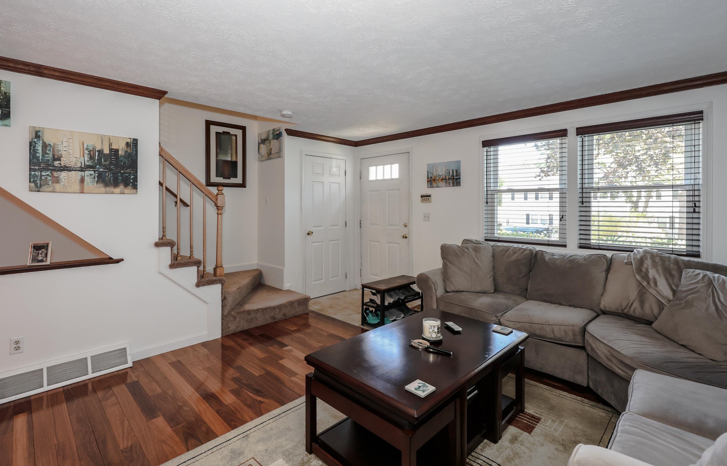 267 Winding Pond Road Londonderry, NH 03053 - Photo 5 of 34