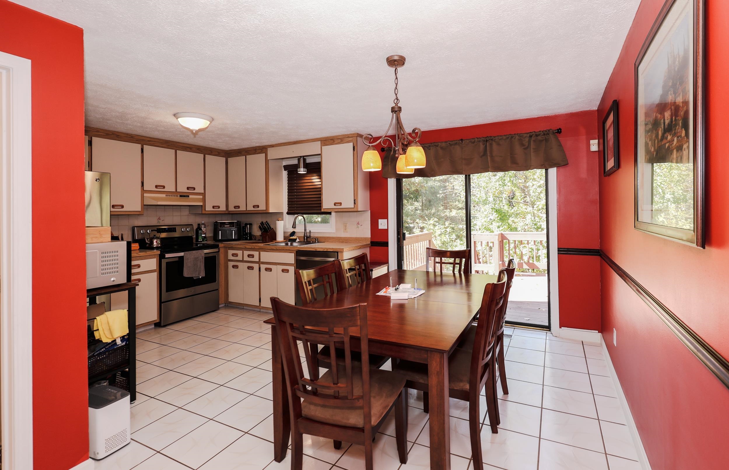 267 Winding Pond Road Londonderry, NH 03053 - Photo 7 of 34