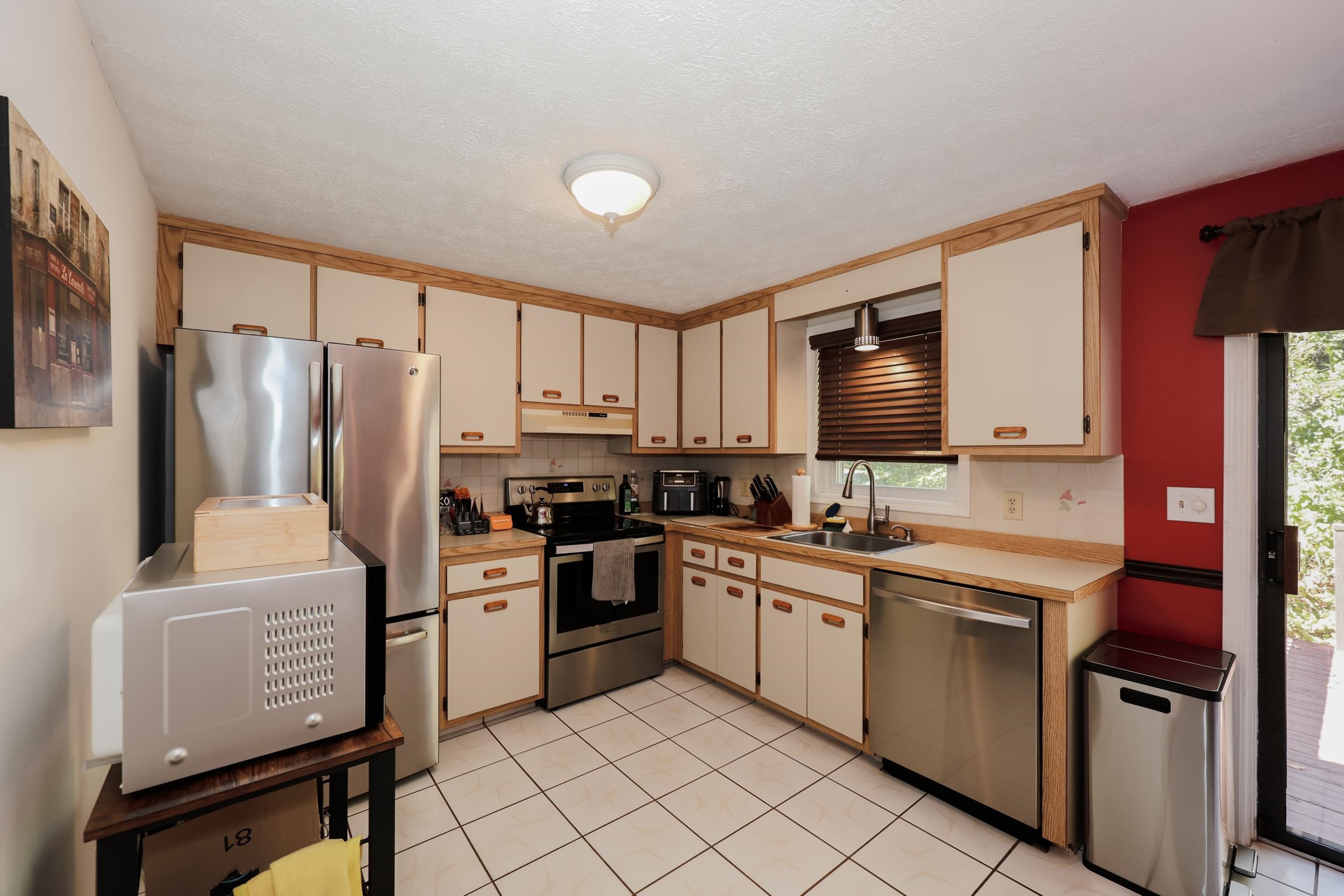 267 Winding Pond Road Londonderry, NH 03053 - Photo 8 of 34