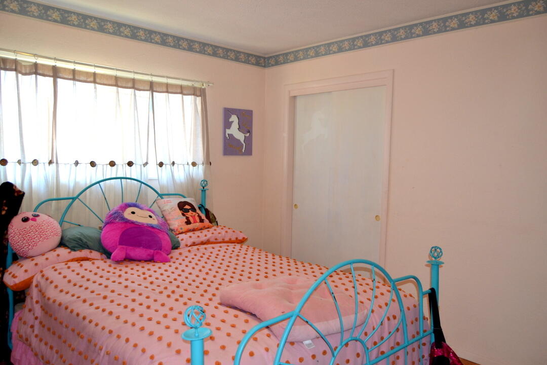 2821 South River Road Grants Pass, OR 97527 - Photo 22 of 51 Guest bedroom 2