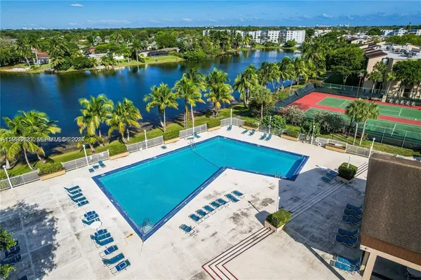 $2,300 | 14611 North Kendall Drive, Unit 304L, Miami, FL 33186