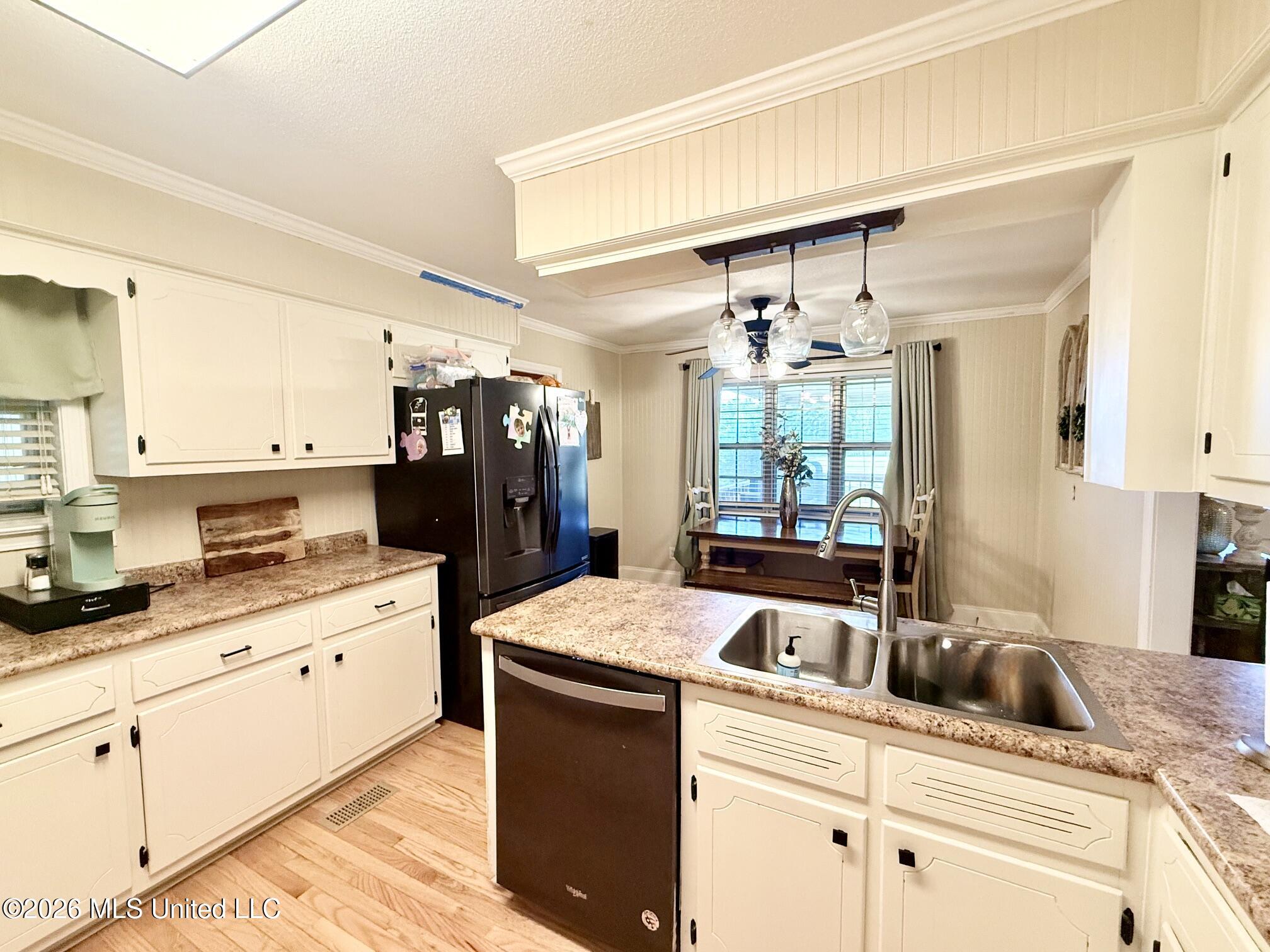 8807 Newell Road Lake Cormorant, MS 38641 - Photo 11 of 25 Kitchen