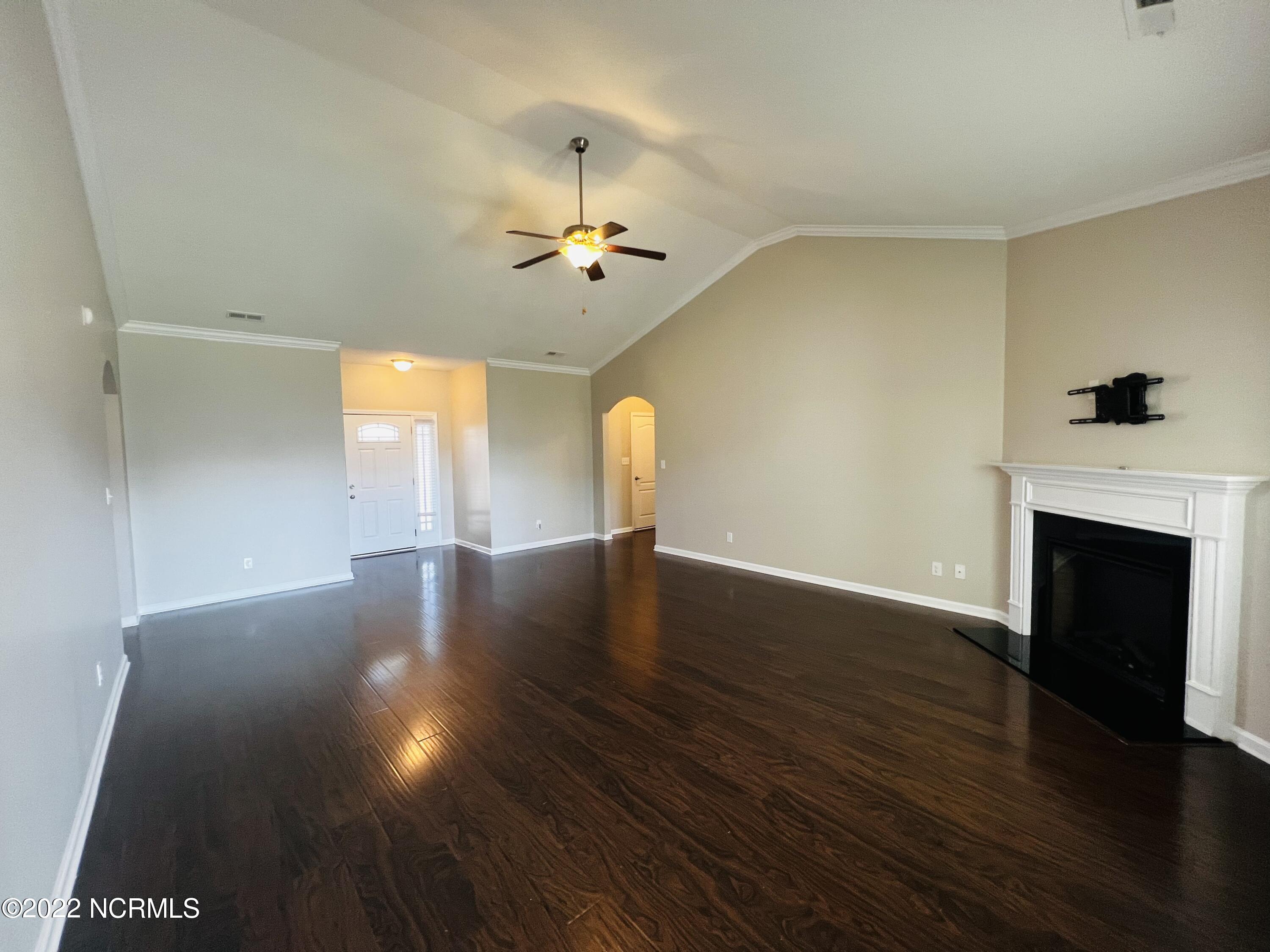 320 Merin Height Road Jacksonville, NC 28546 - Photo 9 of 34 FC9640E9-A54D-446D-9672-5B4E49E6C85A