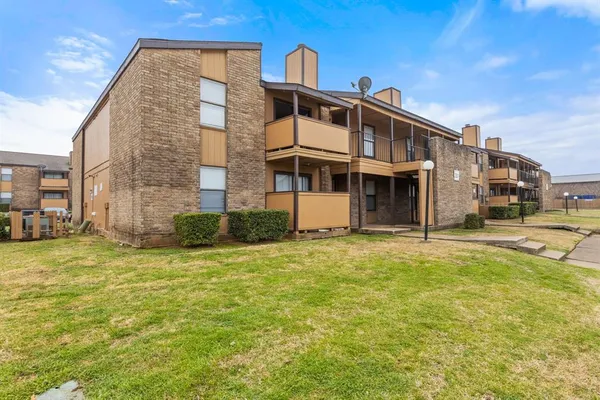 $1,035 | 2515 Altamesa Boulevard, Fort Worth, TX 76133