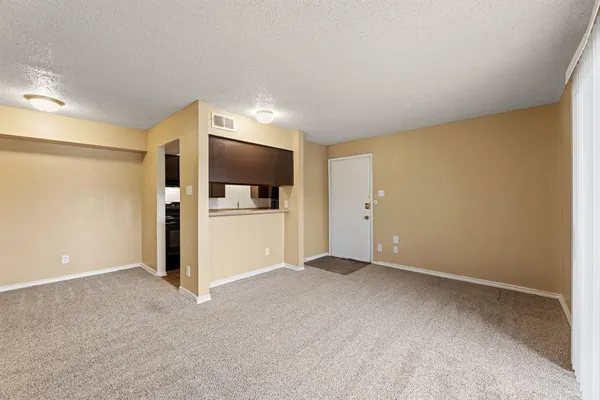 $1,035 | 2515 Altamesa Boulevard, Fort Worth, TX 76133