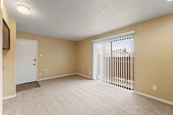 $1,035 | 2515 Altamesa Boulevard, Fort Worth, TX 76133