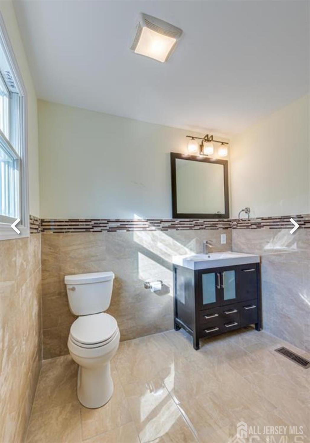 19 Henry Street Edison, NJ 08820 - Photo 24 of 33 a spacious bathroom with a toilet and a sink