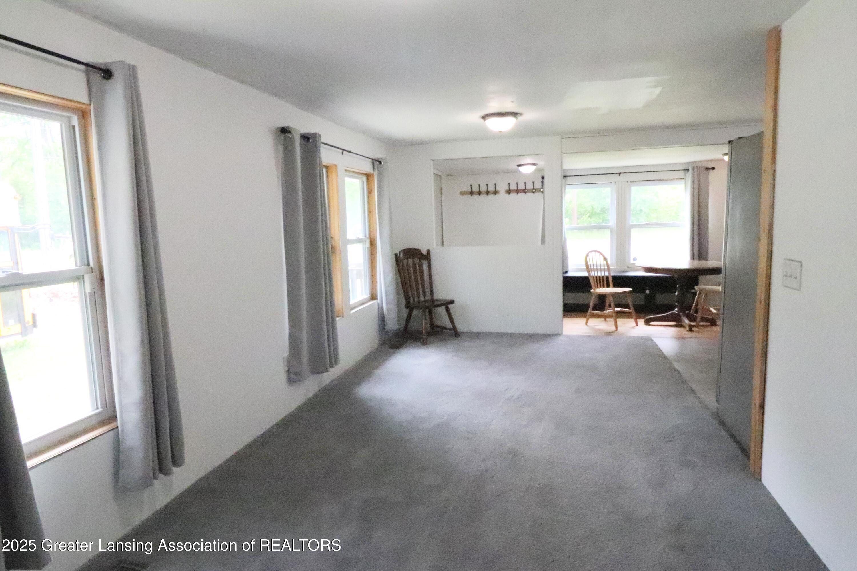 5413 South Waverly Road Lansing, MI 48911 - Photo 6 of 24 IMG_7646