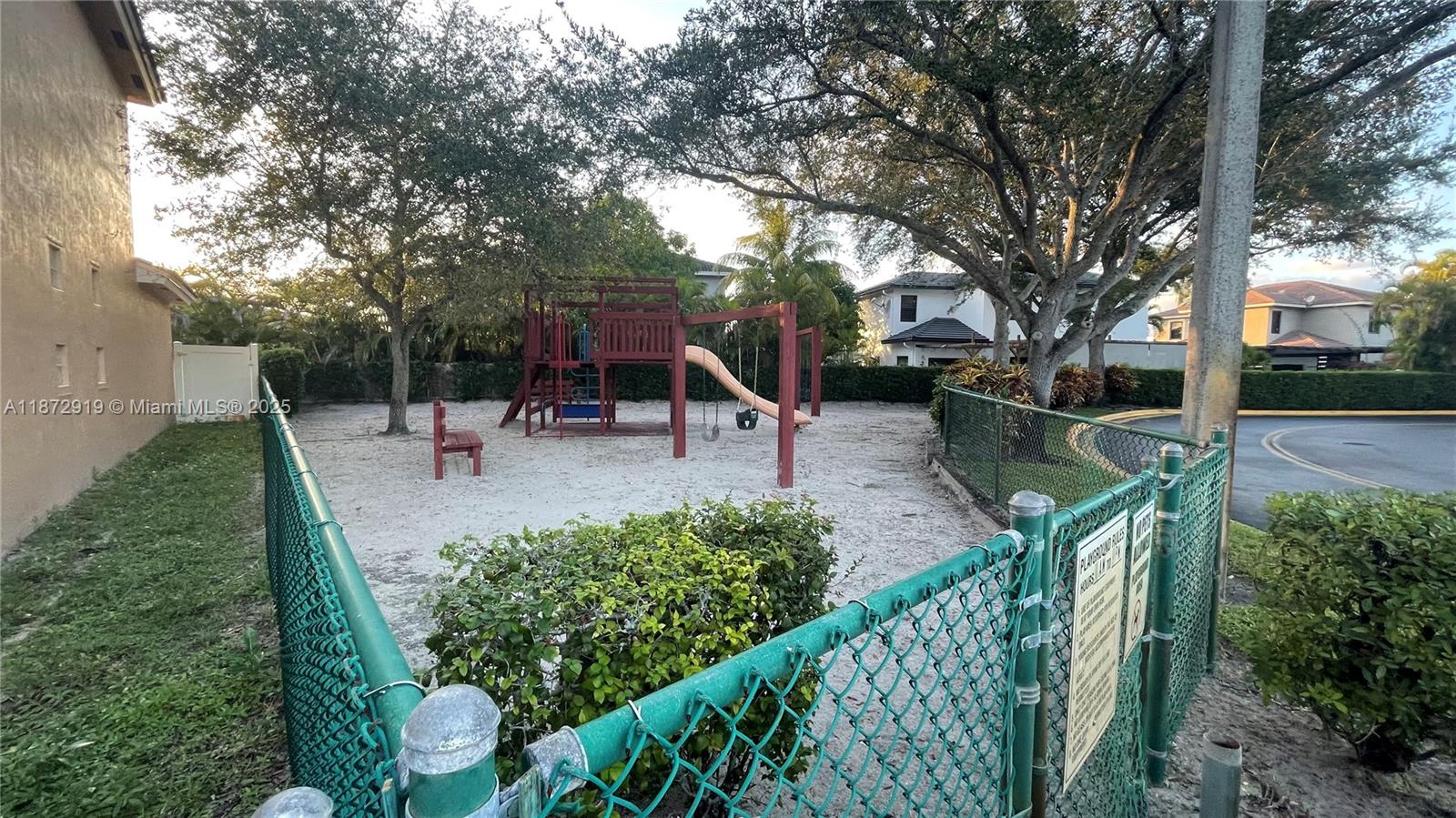 6952 Southwest 148 Lane Davie, FL 33331 - Photo 26 of 100