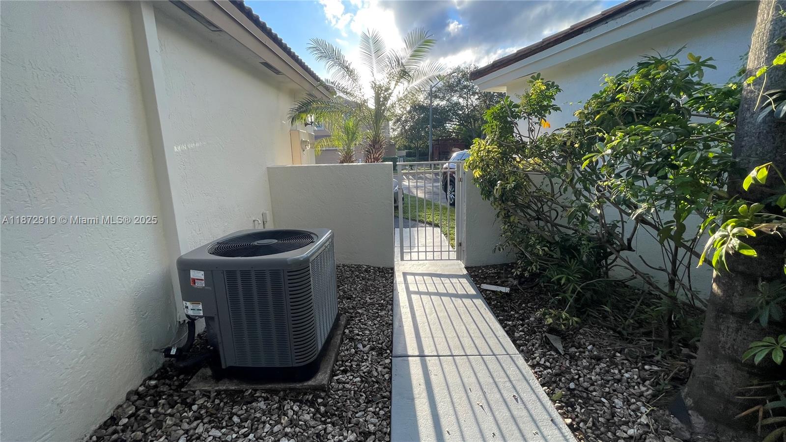 6952 Southwest 148 Lane Davie, FL 33331 - Photo 41 of 100