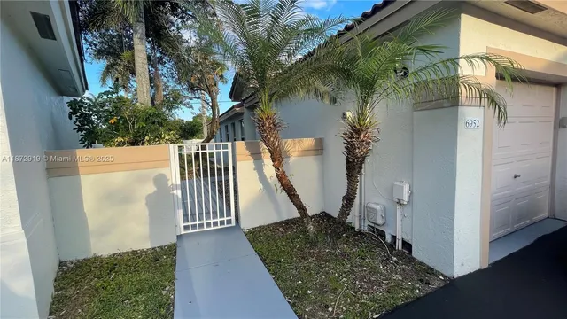 $3,000 | 6952 Southwest 148 Lane, Davie, FL 33331