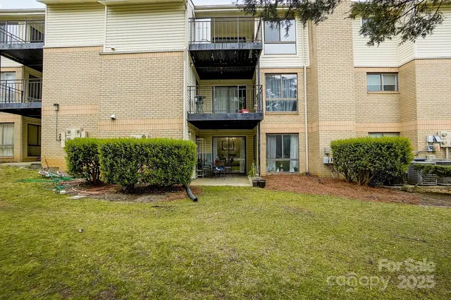 $145,000 | 4816 Spring Lake Drive, Unit B, Charlotte, NC 28212
