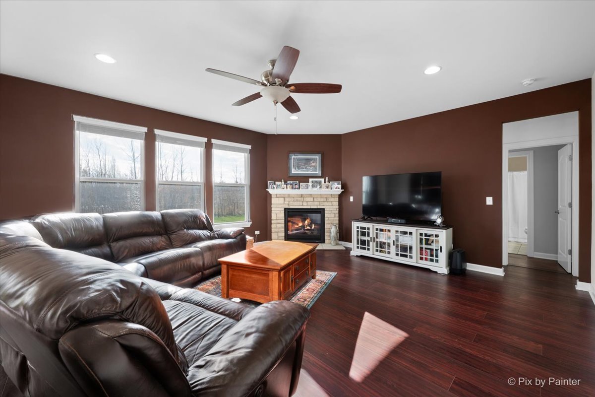 4375 Rudyard Kipling Road Elgin, IL 60124 - Photo 11 of 33 a living room with furniture fireplace and flat screen tv
