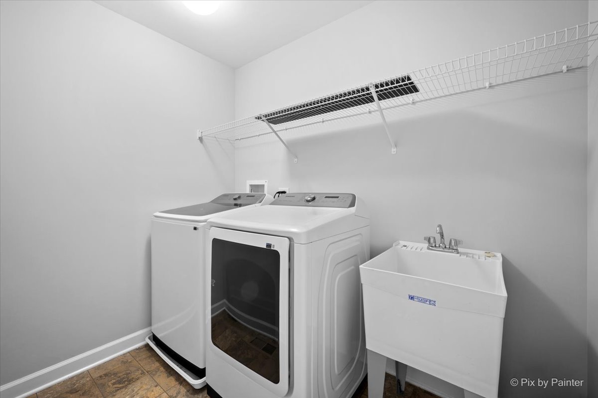 4375 Rudyard Kipling Road Elgin, IL 60124 - Photo 18 of 33 a utility room with dryer and washer