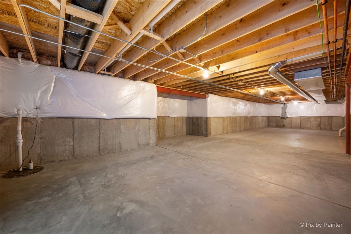 4375 Rudyard Kipling Road Elgin, IL 60124 - Photo 27 of 33 a view of an empty room