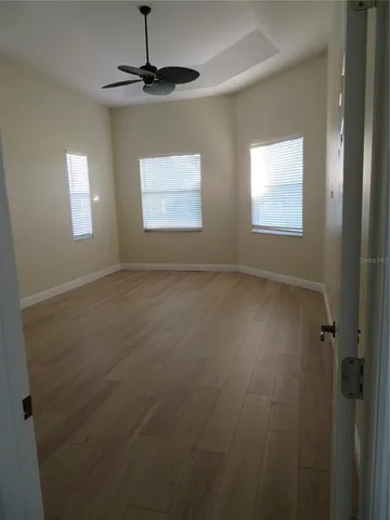 a view of a fountain in the middle of a yard