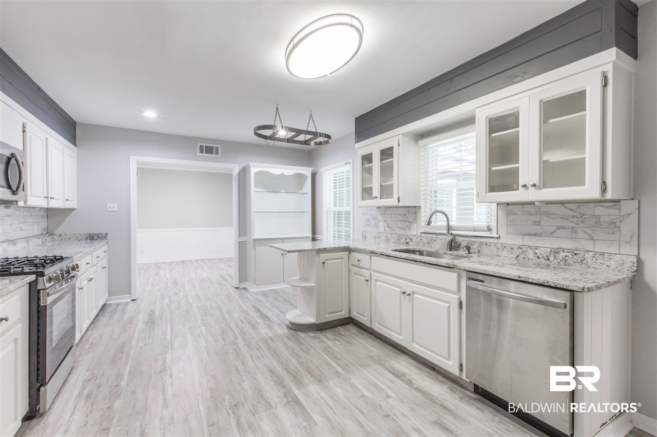 258 Jackson Boulevard Mobile, AL 36609 - Photo 24 of 31 Kitchen