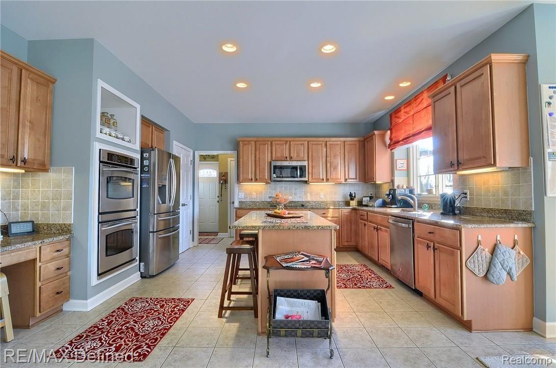 2447 Selkirk Street Rochester, MI 48306 - Photo 14 of 49 Kitchen.jpg