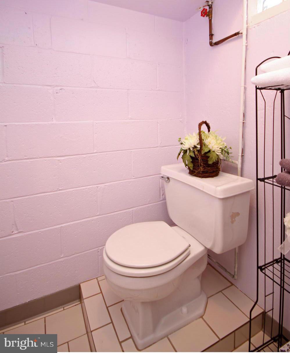 8122 Mid Haven Road Baltimore, MD 21222 - Photo 21 of 28 Bath