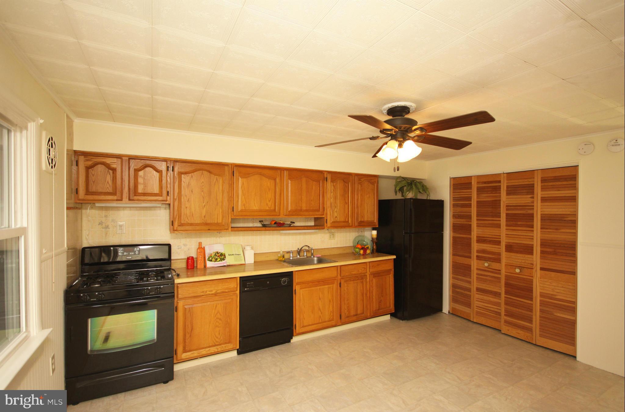 8122 Mid Haven Road Baltimore, MD 21222 - Photo 5 of 28 Kitchen