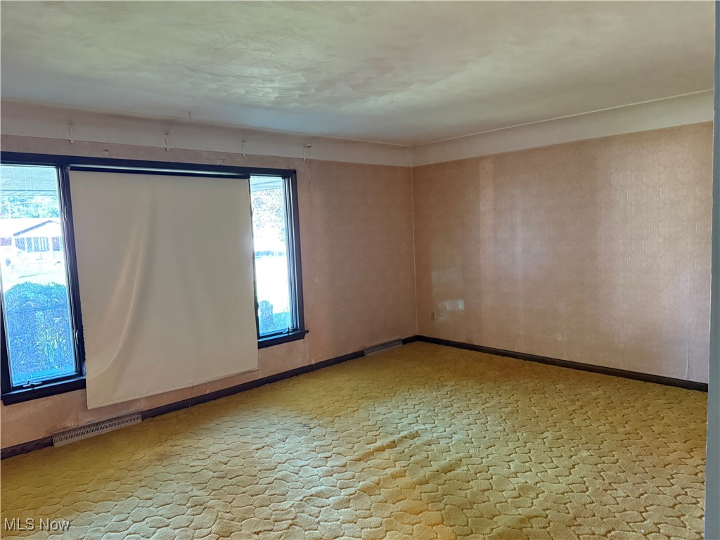683 Robinson Road Campbell, OH 44405 - Photo 10 of 23 Spare room featuring baseboards