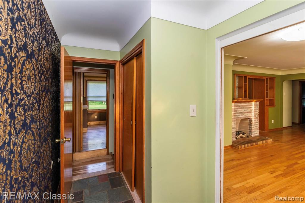 1354 North Gulley Road Dearborn, MI 48128 - Photo 19 of 44