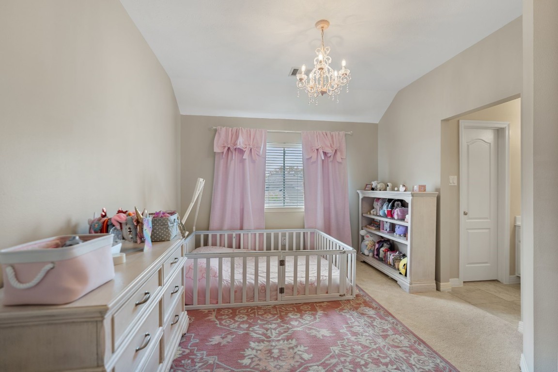 5515 Chase Harbor Houston, TX 77041 - Photo 26 of 48 Upstairs secondary bath has walk in closet and Jack and Jill bath.