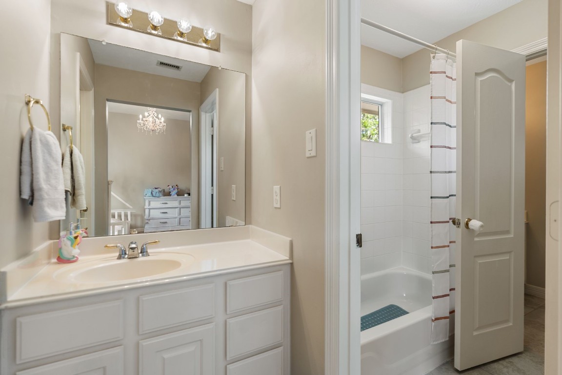 5515 Chase Harbor Houston, TX 77041 - Photo 27 of 48 Each bedroom has it's own vanity and shared bathroom and tub in the middle.