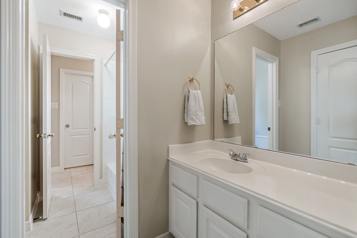 5515 Chase Harbor Houston, TX 77041 - Photo 29 of 48 Each bedroom has it's own vanity and shared bathroom and tub in the middle.