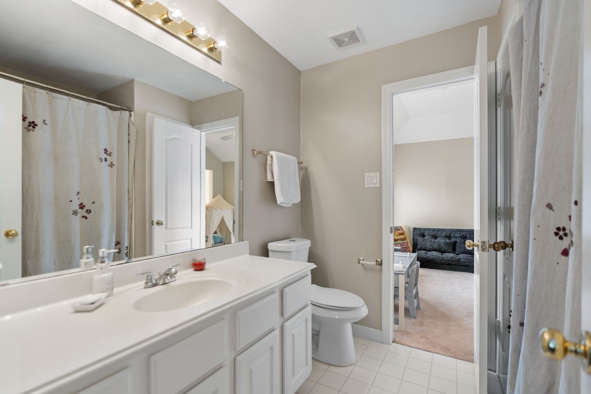 5515 Chase Harbor Houston, TX 77041 - Photo 31 of 48 Guest bathroom up