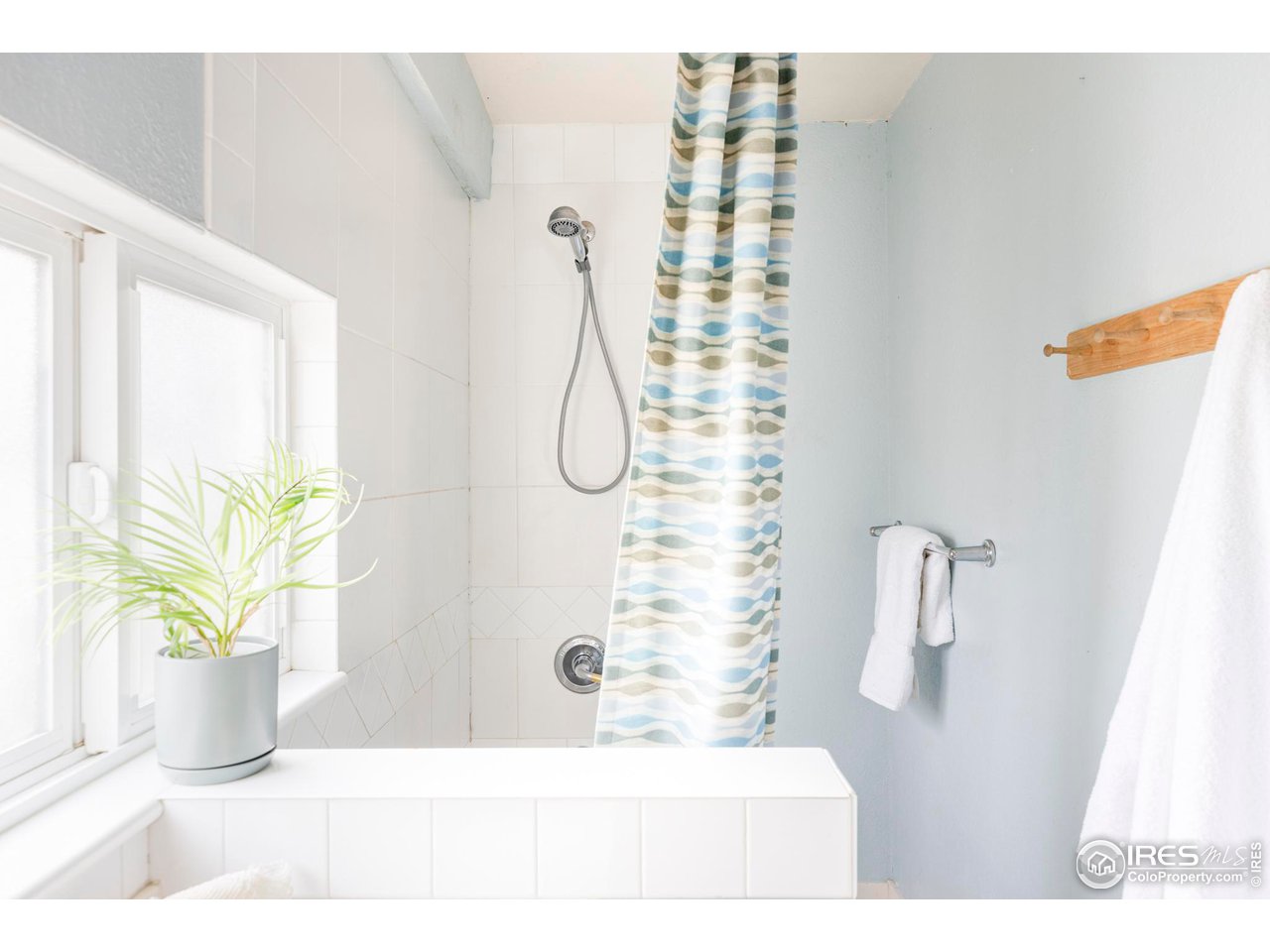 635 Alpine Avenue Boulder, CO 80304 - Photo 14 of 22 a picture of a bathroom with a shower