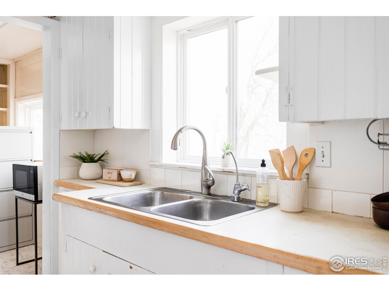 635 Alpine Avenue Boulder, CO 80304 - Photo 17 of 22 a kitchen with a sink and a stove top oven