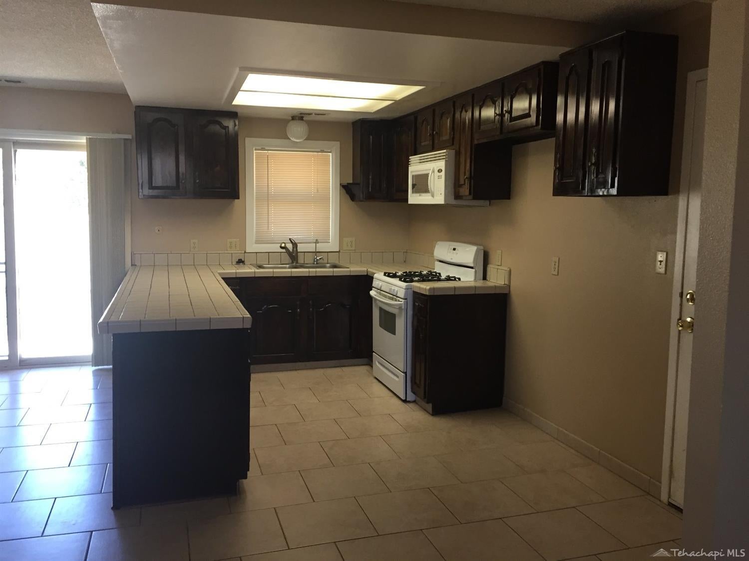 26101 Bear Valley Road Tehachapi, CA 93561 - Photo 16 of 24 Gallery Image 16