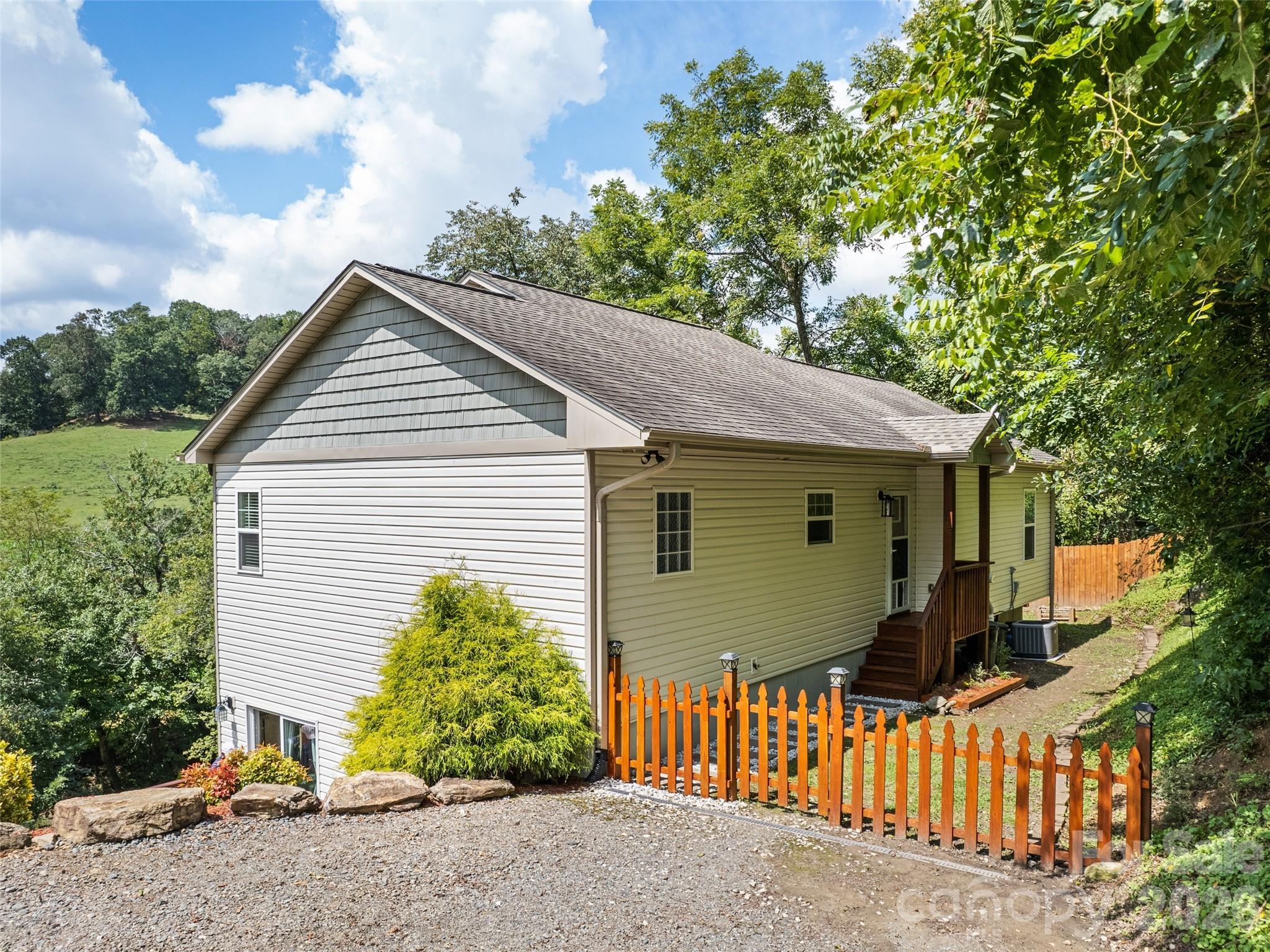 404 Loop Road Clyde, NC 28721 - Photo 44 of 48 Gallery Image 44