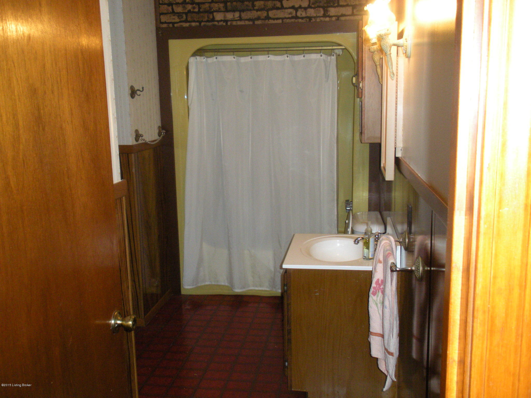 10100 Wingfield Road Louisville, KY 40291 - Photo 10 of 15 Full Bath