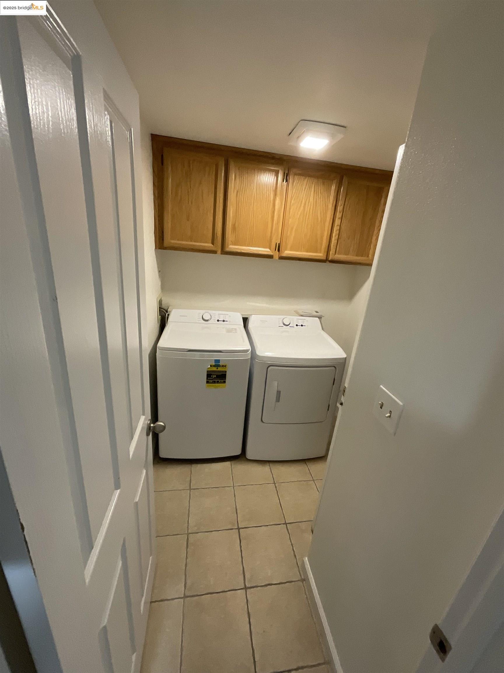 131 Pelican Loop Pittsburg, CA 94565 - Photo 16 of 16 a utility room with dryer and washer