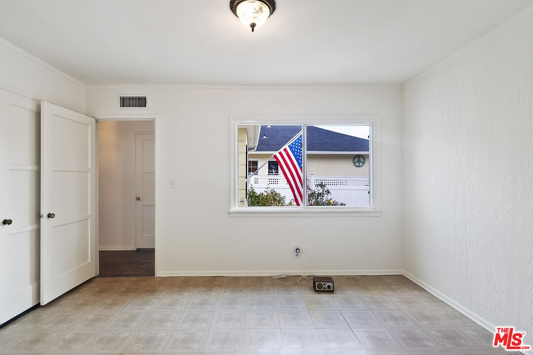 11357 Gladwin Street Los Angeles, CA 90049 - Photo 14 of 15 an empty room with a painting on the wall