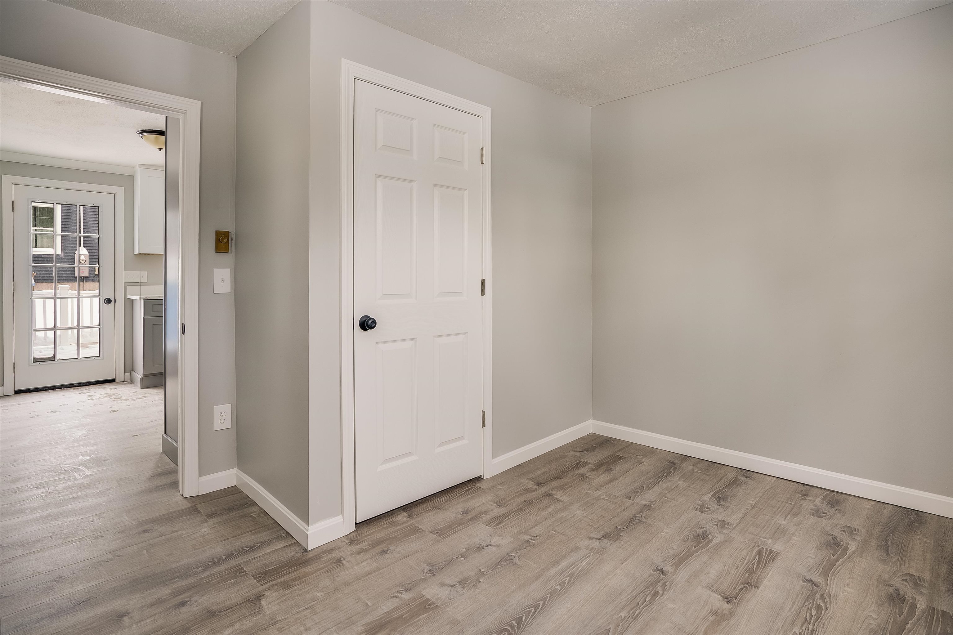 27 London Road Salem, NH 03079 - Photo 16 of 19