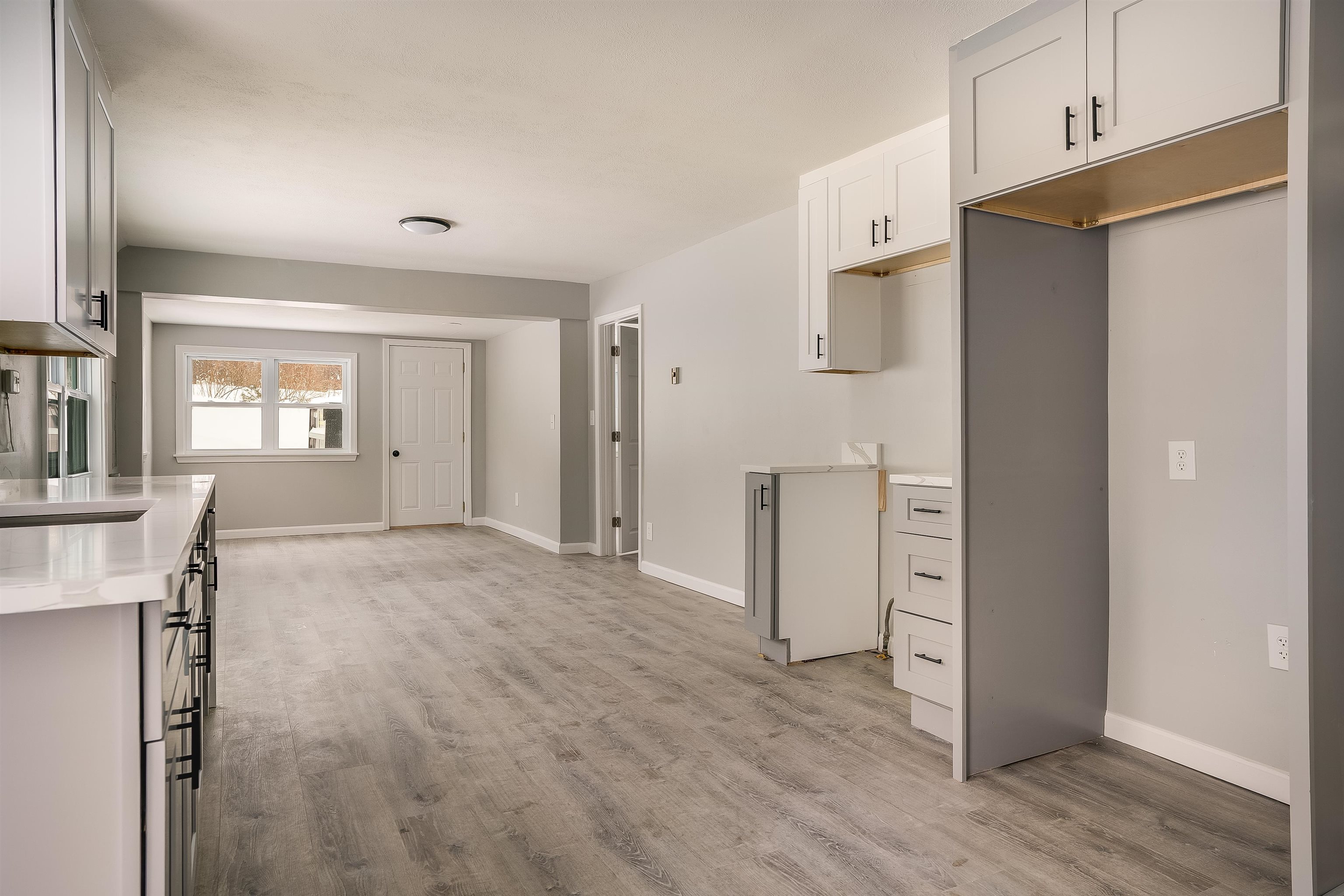 27 London Road Salem, NH 03079 - Photo 4 of 19