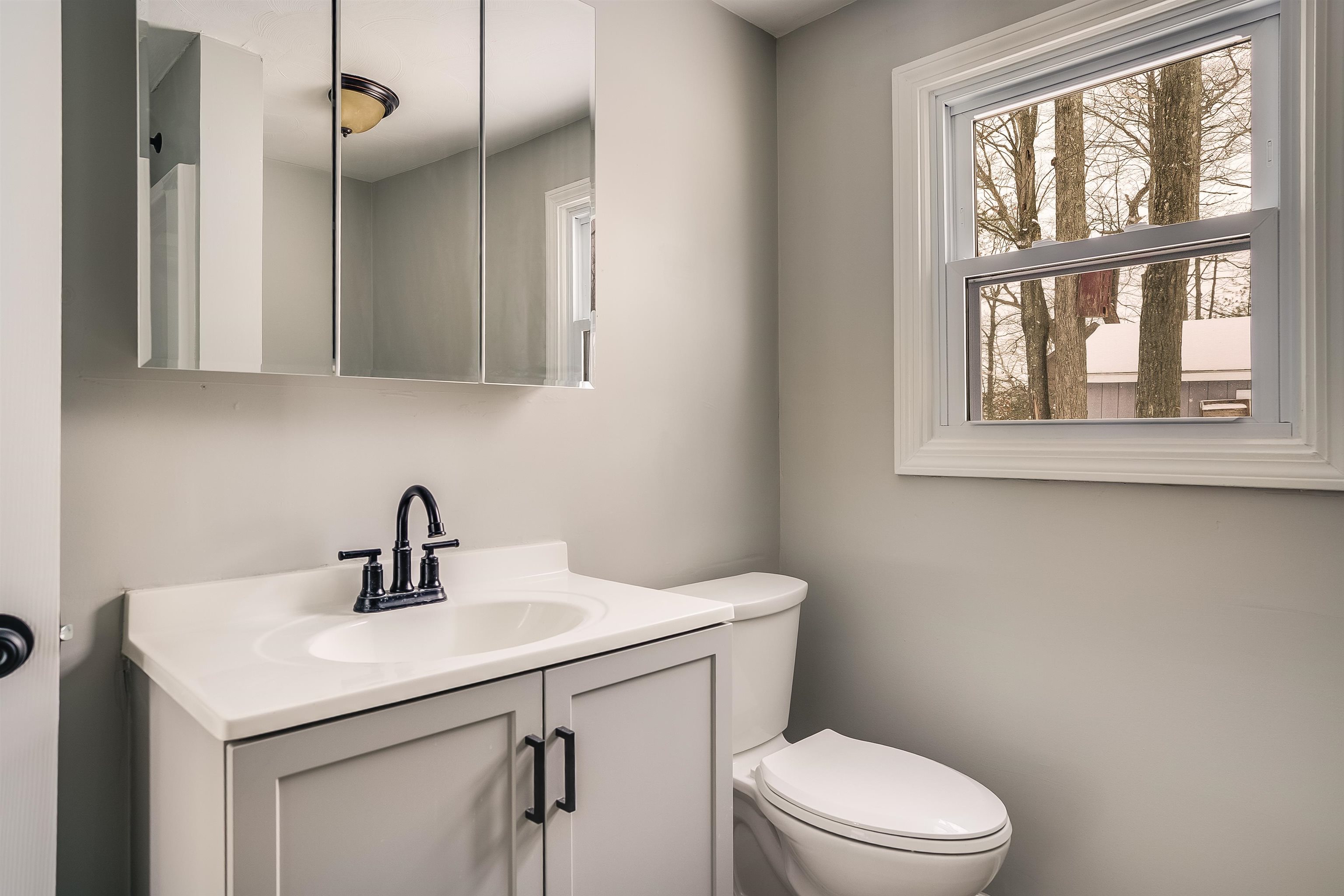 27 London Road Salem, NH 03079 - Photo 8 of 19