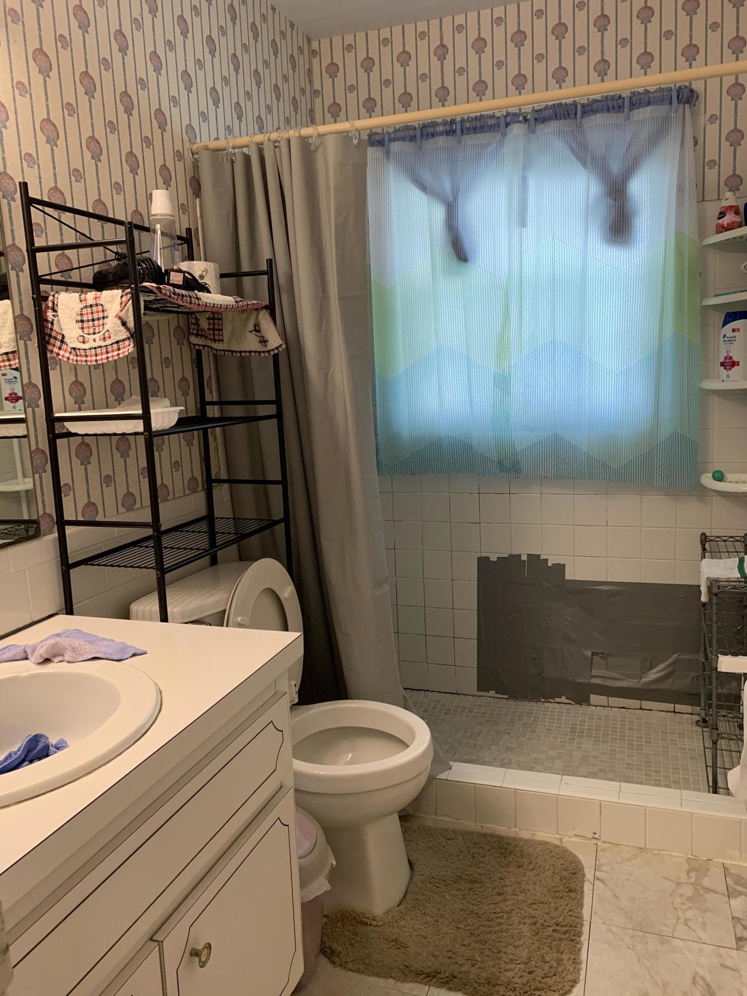 22708 Southwest 64th Way Boca Raton, FL 33428 - Photo 16 of 16 2nd Bathroom