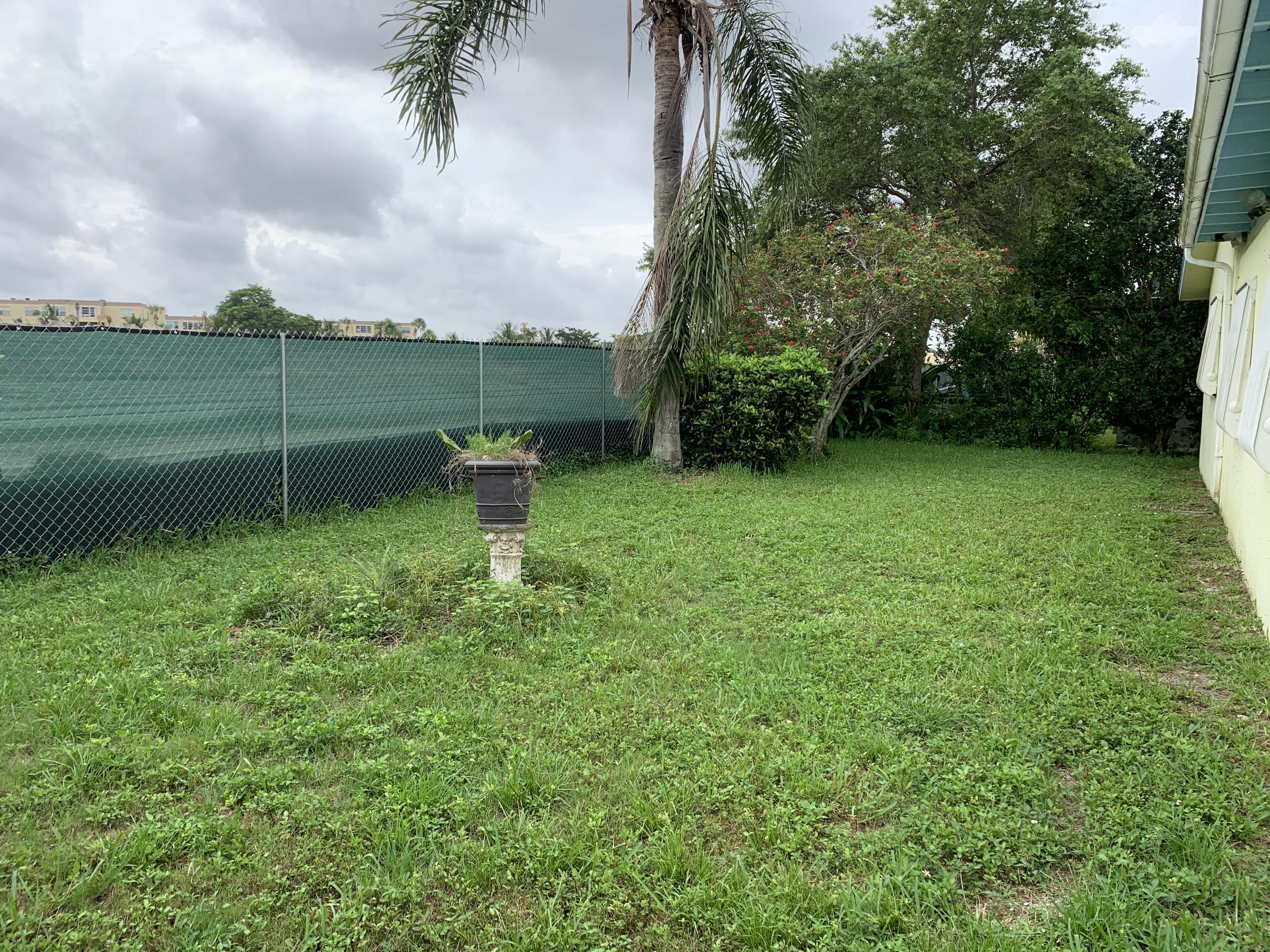 22708 Southwest 64th Way Boca Raton, FL 33428 - Photo 2 of 16 Backyard