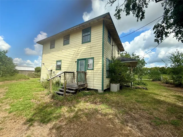 a view of a small house in the back yard