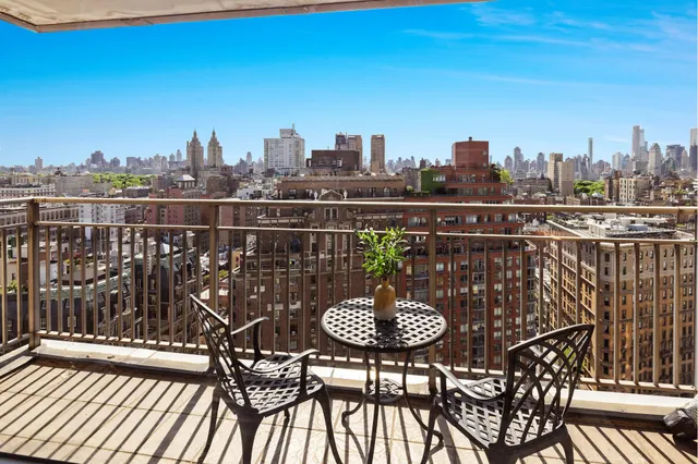$1,095,000 | 201 West 70th Street, Unit 26G | Upper West Side