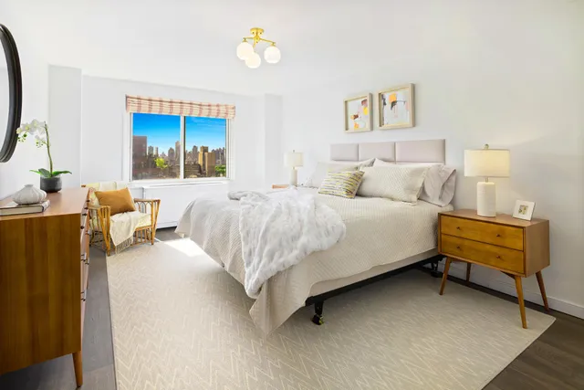 $1,095,000 | 201 West 70th Street, Unit 26G | Upper West Side