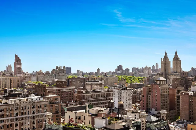 $1,095,000 | 201 West 70th Street, Unit 26G | Upper West Side